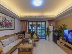 海悦云天花园 保养好，小区中间，南北通透，超大阳台带入户花园