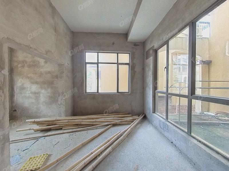 中山中山奥园爱琴湾一期餐厅照片_中山奥园爱琴湾一期 4室2厅237.89m²毛坯  