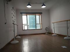 名仕阁 3室2厅115m²整租