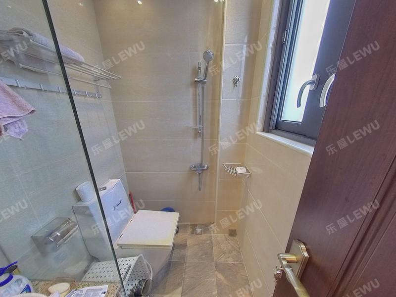 中山云山雅墅二、三期卫生间照片_云山雅墅二、三期 豪华精装！6室4厅260m²精装修！