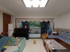君悦龙庭一期 新出房源，户型方正，花园中间，住家安静舒适