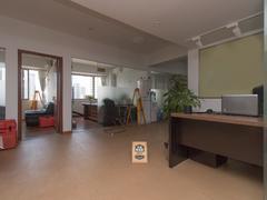 长虹大厦 4室1厅70.3m²整租