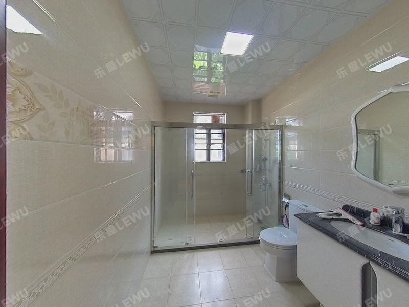 中山云山雅墅二、三期卫生间照片_云山雅墅二、三期 红本在手！3室3厅216m²满五年！