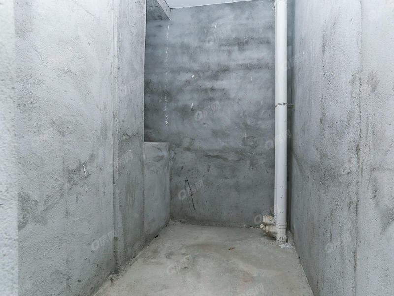 中山海伦堡六期卫生间照片_海伦堡六期 别墅好房。毛坯。自己装修