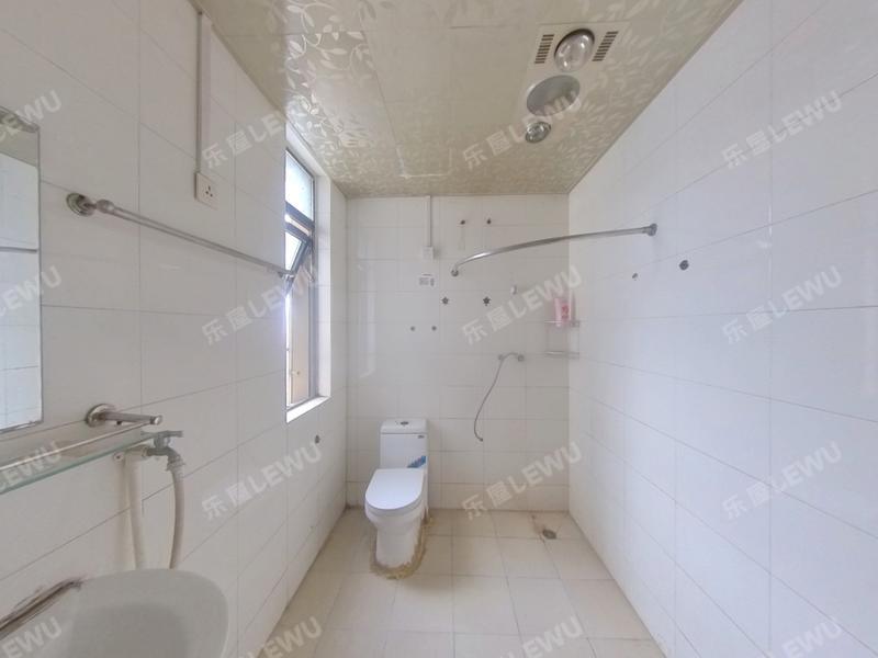 合肥海棠别院南区卫生间照片_海棠别院南区 房子装修的还可以，小区环境不错，房子性价比很高。