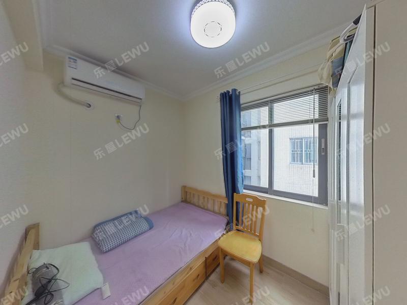 深圳布吉中心花园卧室照片_布吉中心花园 首付45万 精装两房 高楼层 满5年 业主急卖