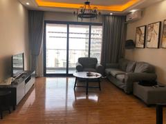 绿景虹湾 4室2厅125m²整租
