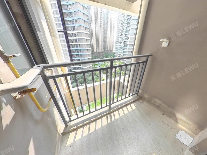 中山御城金湾花园阳台照片_御城金湾花园 3室2厅136.96m²毛坯