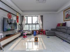 中央悦城花园 4室2厅141.65m²精装修