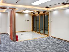 华融大厦 精致小户型,2+1格局,朝东向,户型方正