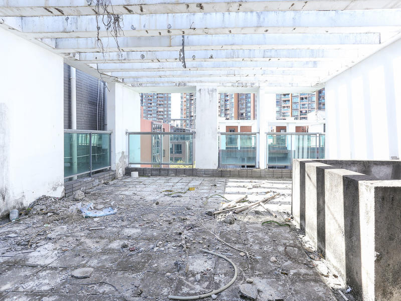 中山海伦堡六期阳台照片_海伦堡六期 别墅好房。毛坯。自己装修