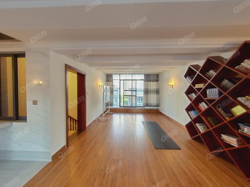 中山锦绣国际花城3期书房照片_锦绣国际花城3期 别墅好房,分3层,使用面积大.居住舒服,值得购买