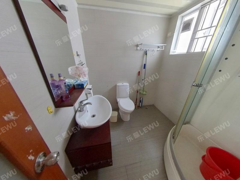 深圳百合星城(二期)卫生间照片_百合星城(二期) 4室2厅117.48m²整租