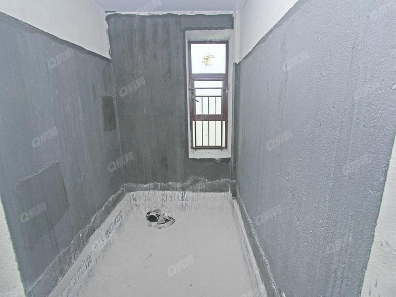 中山御龙山花园3期卫生间照片_御龙山花园3期 3室2厅114m²毛坯