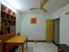 光明新村 地铁旁，学校优质，生活方便，精装修