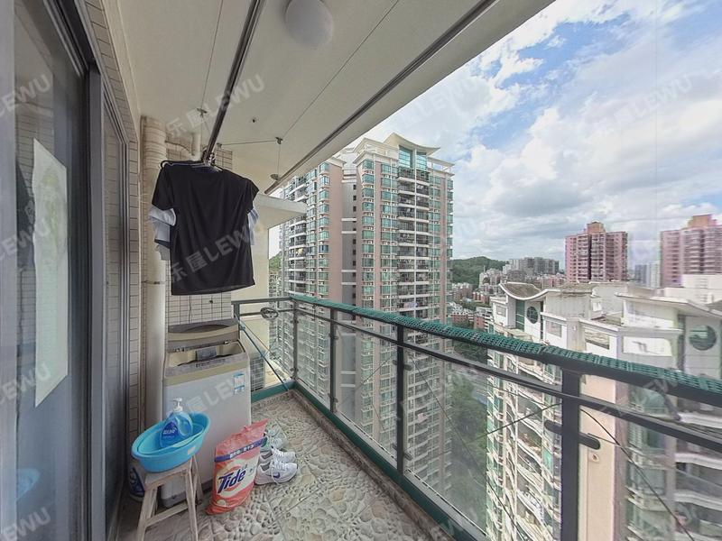 深圳布吉中心花园阳台照片_布吉中心花园 首付45万 精装两房 高楼层 满5年 业主急卖