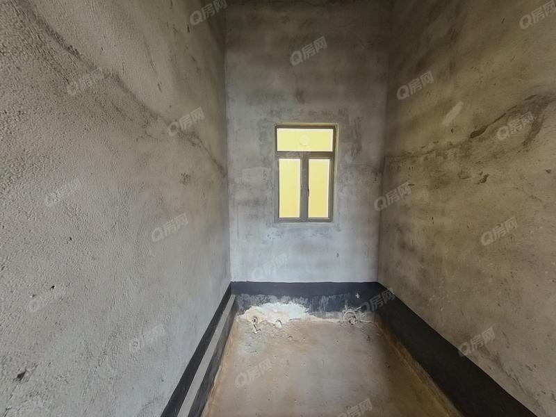 中山中山奥园爱琴湾一期卫生间照片_中山奥园爱琴湾一期 4室2厅237.89m²毛坯  