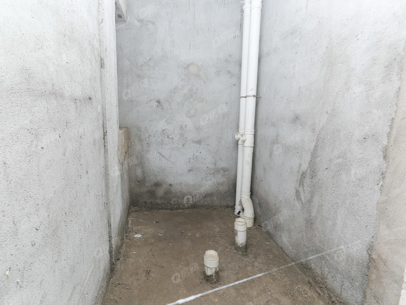 中山海伦堡六期卫生间照片_海伦堡六期 别墅好房。毛坯。自己装修