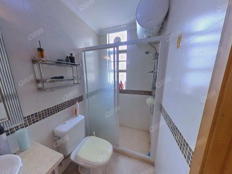 中山映珀湾畔卫生间照片_映珀湾畔 5室2厅1厨4卫 222.33m² 整租