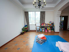 东郊小镇第四街区 4室2厅153.98m²精装修