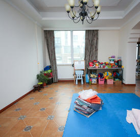 东郊小镇第四街区 4室2厅153.98m²精装修