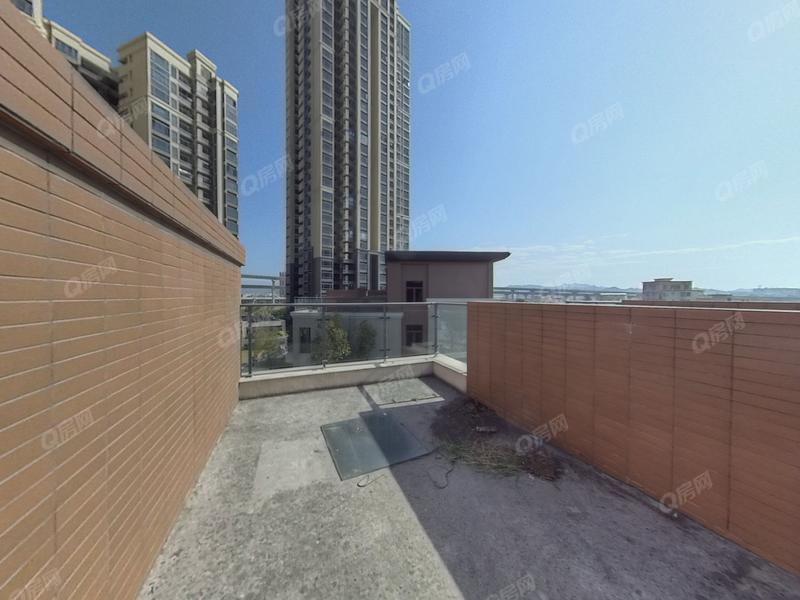 中山奥园香槟花园阳台照片_奥园香槟花园 坦洲别墅  低于市场价急卖 大露台大花园带车位