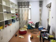 东郊小镇第八街区 交通便利，配套完善，采光不遮挡，看房方便