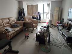 天庆大厦 4室2厅72.45m²精装修