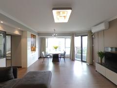 花果山大厦 属于低密度社区,社区环境好,2室1厅110m²整租
