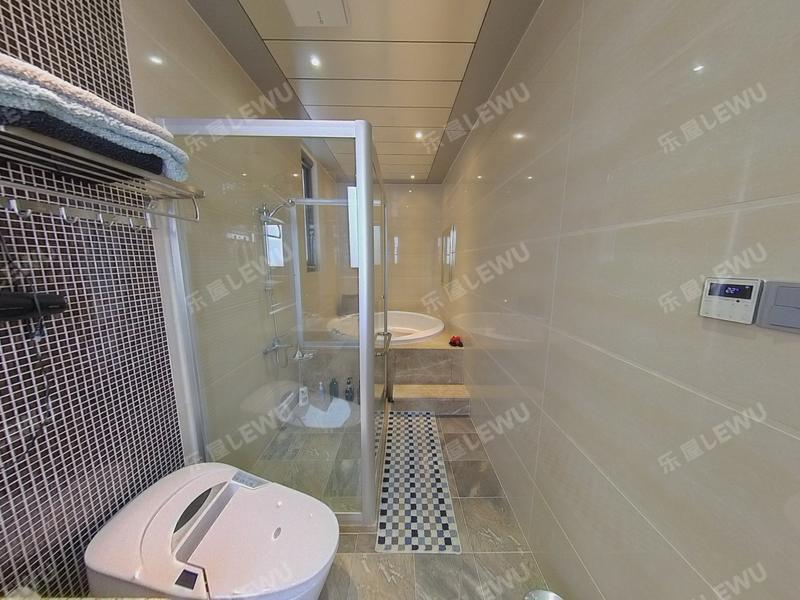 中山云山雅墅二、三期卫生间照片_云山雅墅二、三期 豪华精装！6室4厅260m²精装修！