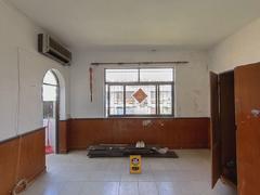 4区住宅楼 3室2厅83m²整租