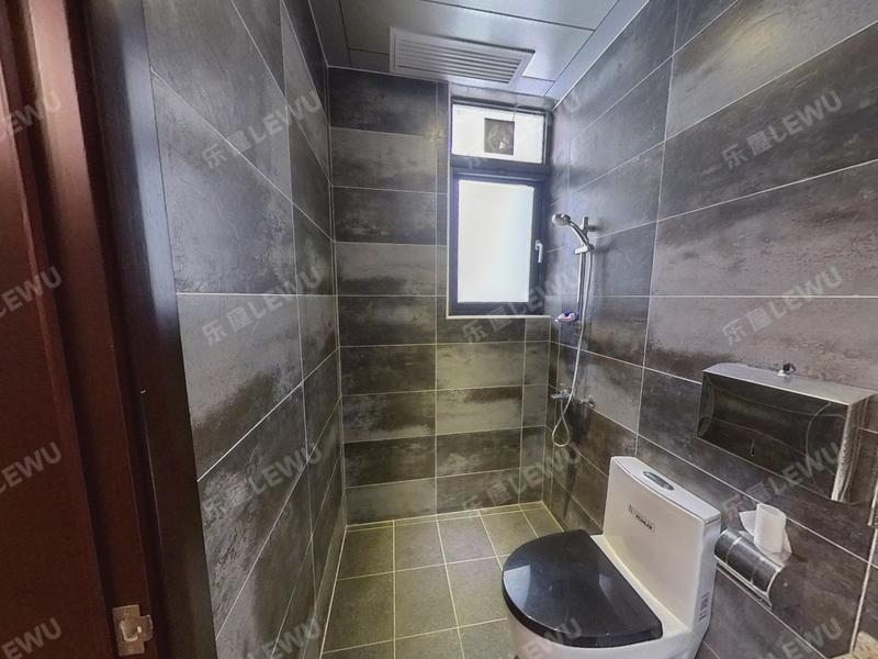 中山云山雅墅二、三期卫生间照片_云山雅墅二、三期 豪华精装！6室4厅260m²精装修！