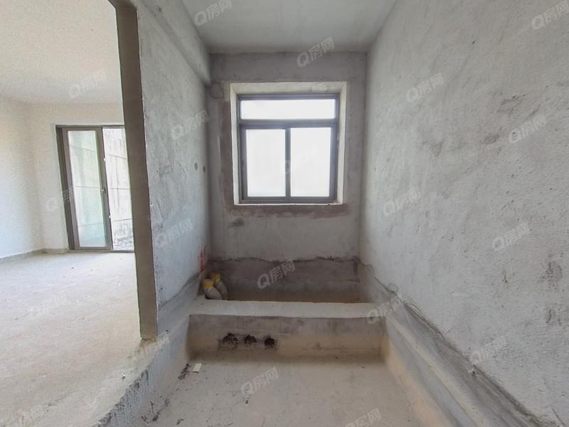 中山凯茵又一城卫生间照片_凯茵又一城 4室2厅238m²毛坯