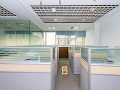 财富广场 2室2厅77m²整租