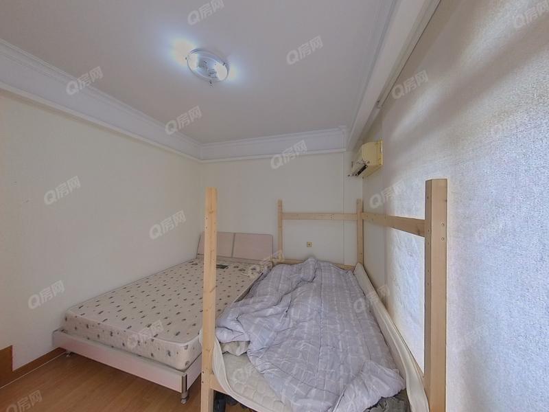 中山映珀湾畔卧室照片_映珀湾畔 5室2厅1厨4卫 222.33m² 整租