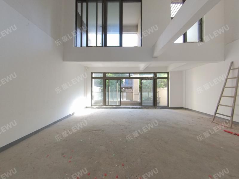 中山凯茵又一城客厅照片_凯茵又一城 4室2厅1厨3卫 238.56m² 毛坯