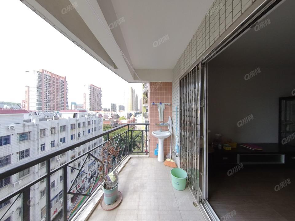 欧景城华庭南区 新出房源，户型方正，花园中间，住家安静舒适