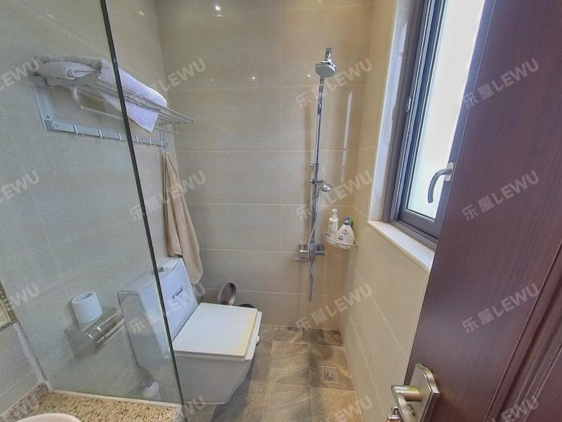 中山云山雅墅二、三期卫生间照片_云山雅墅二、三期 豪华精装！6室4厅260m²精装修！