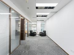 华融大厦 面积:125㎡,租158元/㎡,2+1格局,精装修
