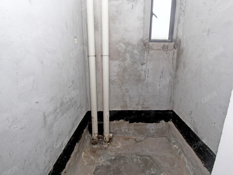 中山景观一品卫生间照片_景观一品 5室2厅202m² 毛坯方