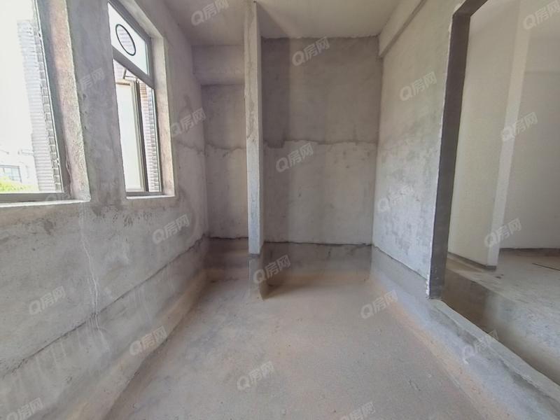 中山凯茵又一城卫生间照片_凯茵又一城 4室2厅238m²毛坯